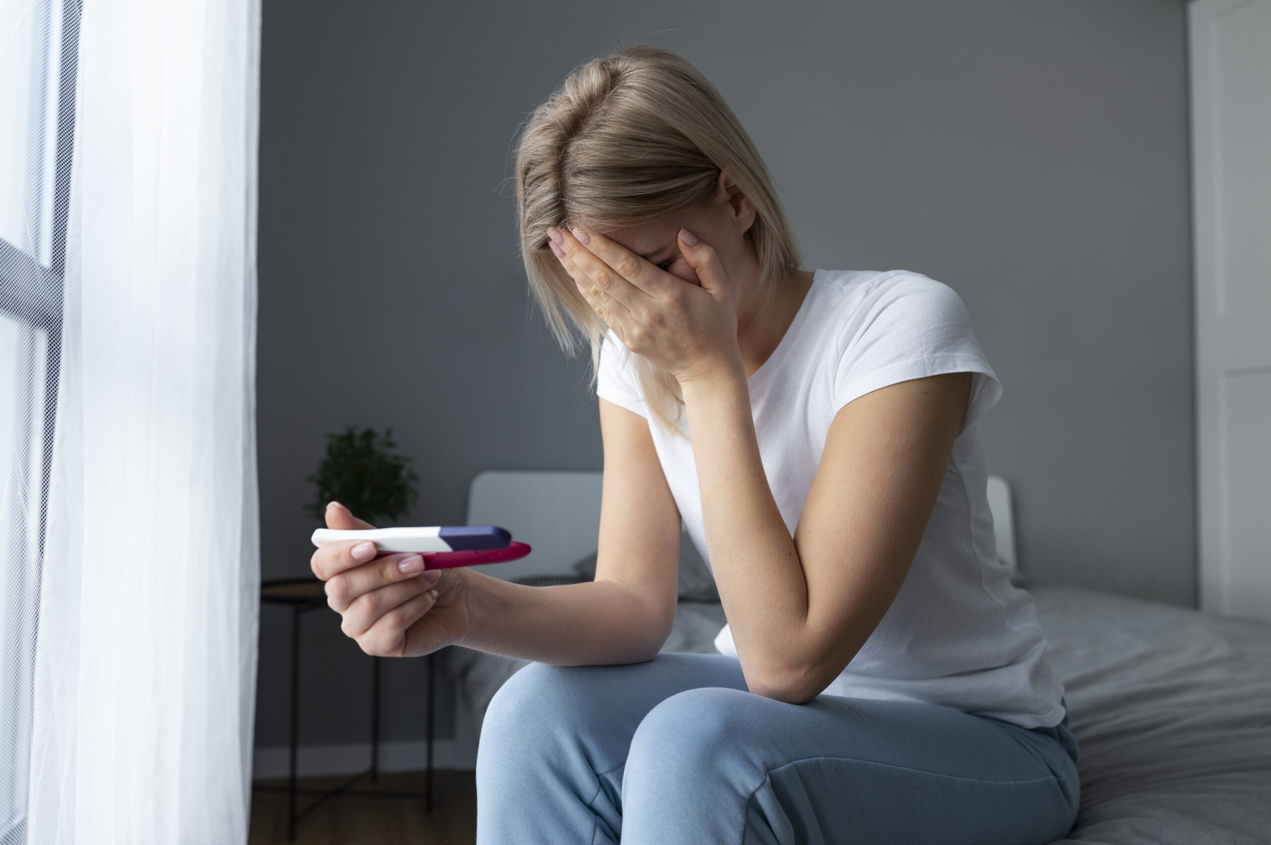 Miscarriage Kaise Hota Hai: Reasons, Symptoms & Early Signs